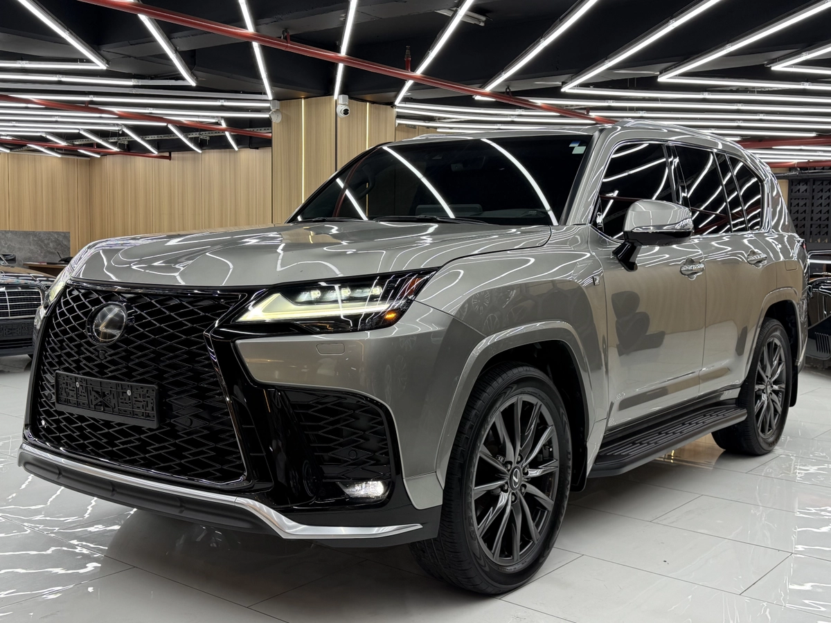 Lexus LX, 2022