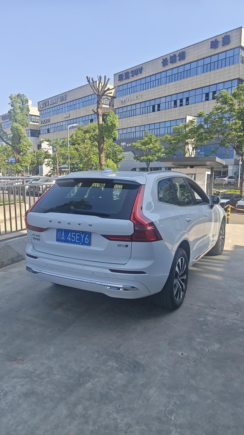 Volvo XC60, 2024 — фото 6 из 9