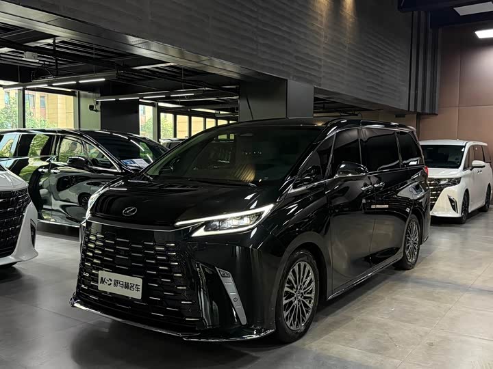 Lexus LM, 2025 — купить в Москве под ключ