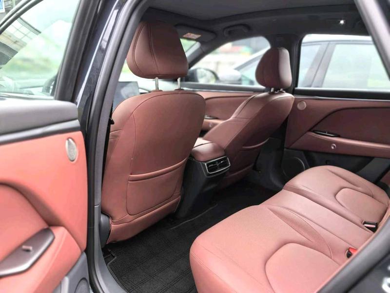 BAIC Arcfox Alpha T5, 2025 — фото 6 из 7