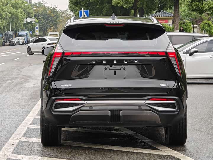 Geely Atlas L, 2023 — фото 6 из 9