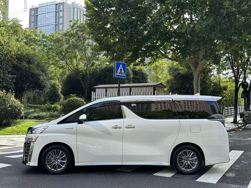Toyota Vellfire, 2022 — фото 4 из 10