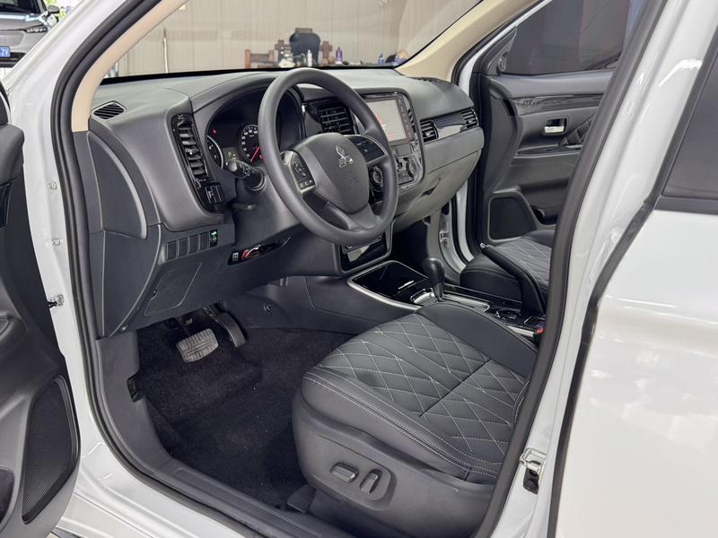 Mitsubishi Outlander, 2022 — фото 11 из 12
