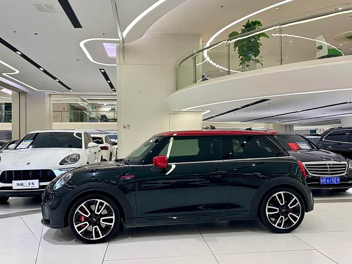 Mini Mini JCW, 2022 — фото 4 из 9