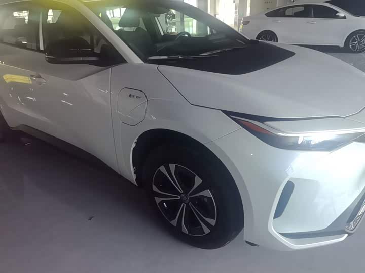 Toyota bZ4X Platinum, 2026 — фото 4 из 9