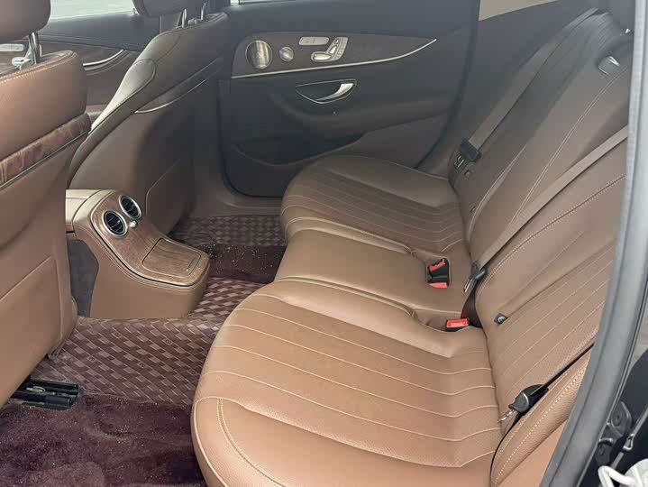 Mercedes-Benz E-Class, 2023 — фото 5 из 9