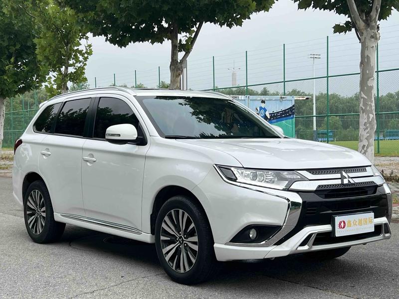 Mitsubishi Outlander, 2023 — фото 3 из 12