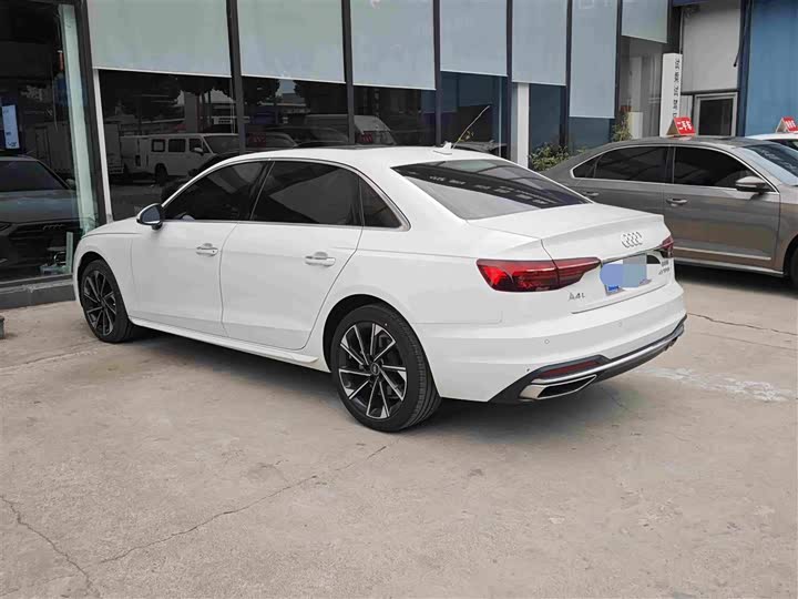 Audi A4L, 2022 — фото 2 из 9