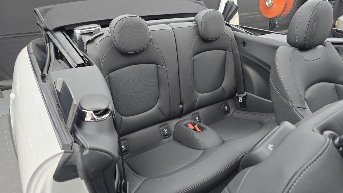 Mini Cooper Convertible, 2024 — фото 12 из 12