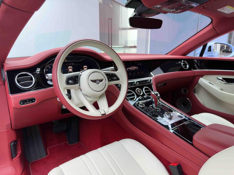 Bentley Continental GT, 2024 — фото 8 из 12