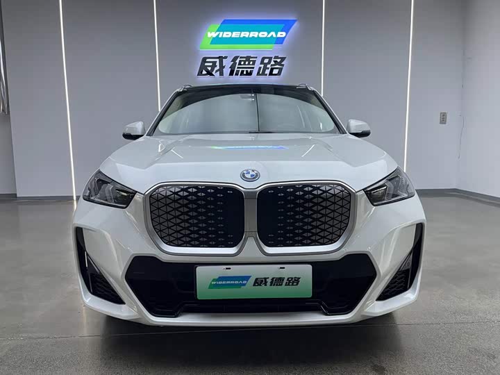 BMW iX1, 2025 — фото 2 из 9