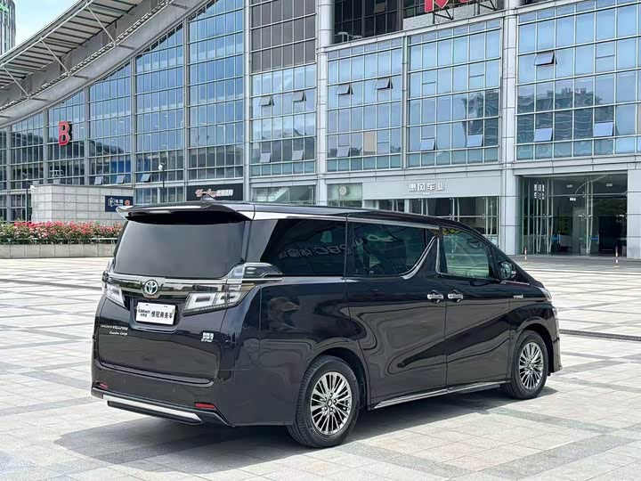 Toyota Vellfire, 2022 — фото 7 из 9