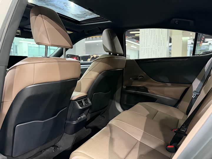 Lexus ES, 2023 — фото 7 из 9