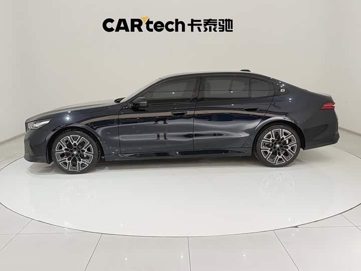 BMW 5 Series, 2025 — фото 8 из 9