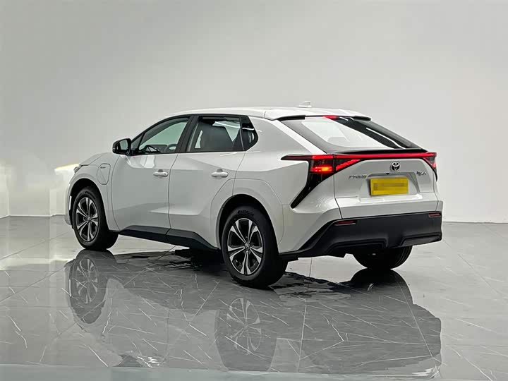 Toyota bZ4X Platinum, 2026 — фото 4 из 9