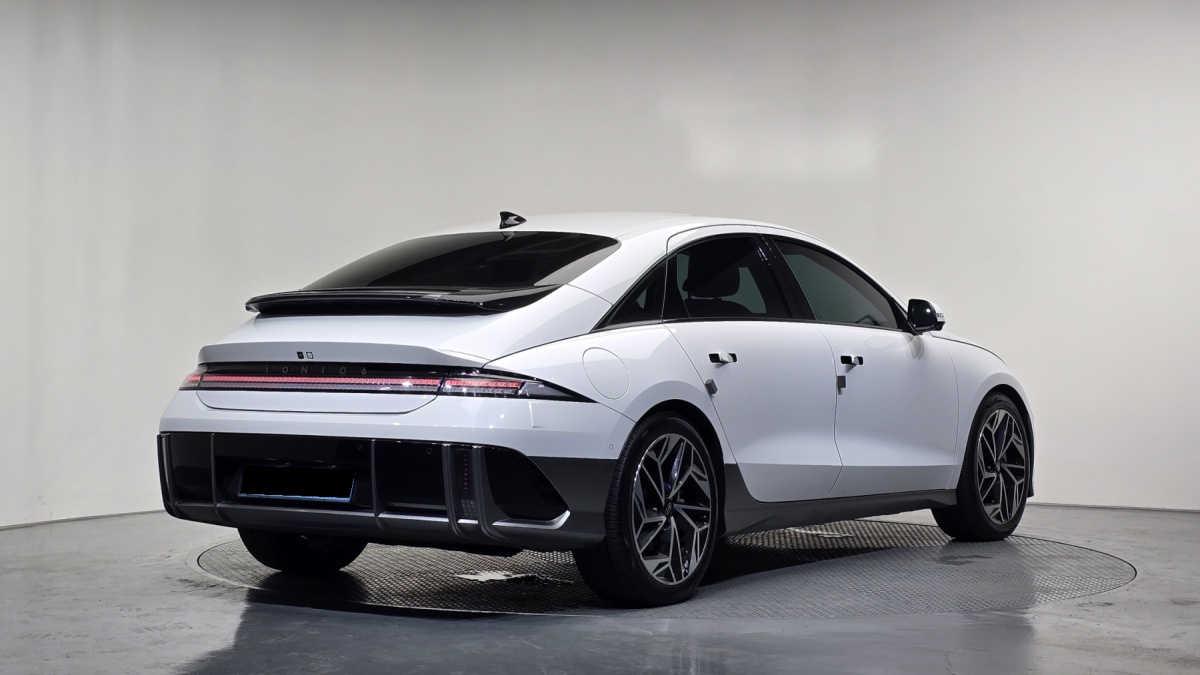 Hyundai Ioniq 6, 2022 — фото 2 из 12