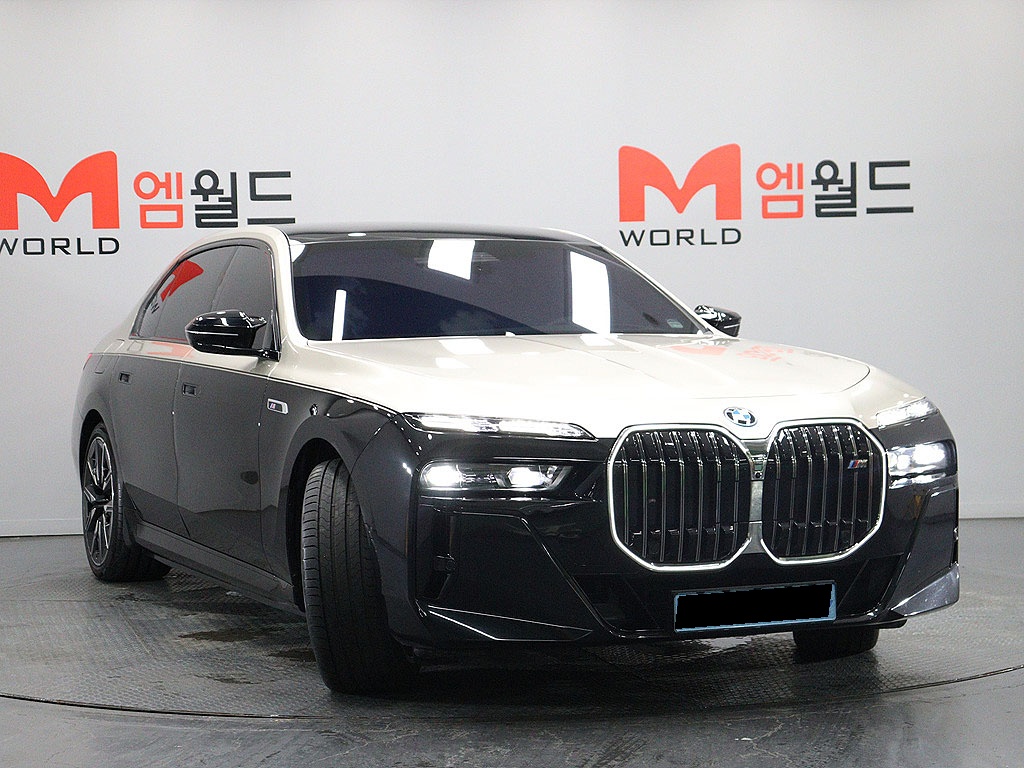 BMW i7, 2023 — фото 2 из 12
