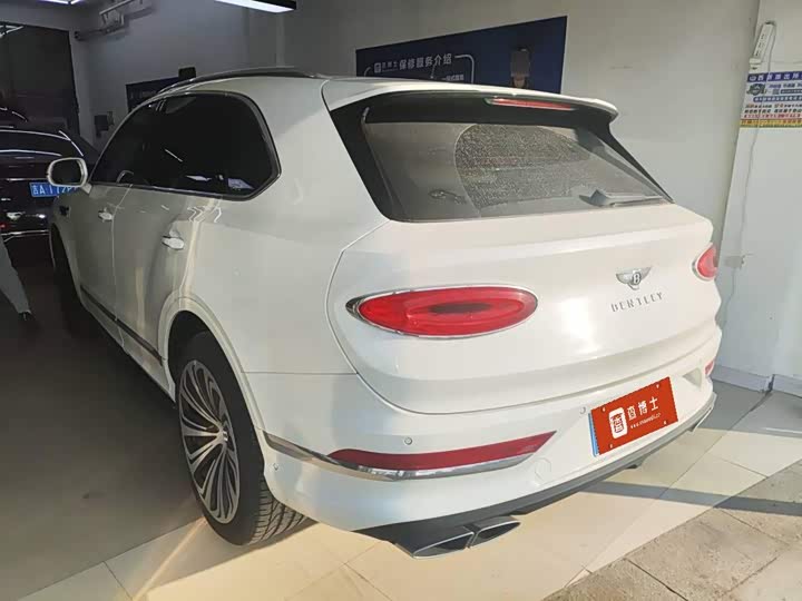 Bentley Bentayga, 2022 — фото 3 из 9