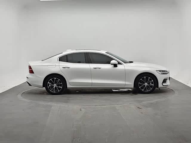 Volvo S60, 2021 — фото 4 из 9