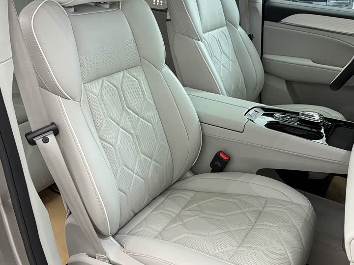 Volvo EM90, 2023 — фото 7 из 9