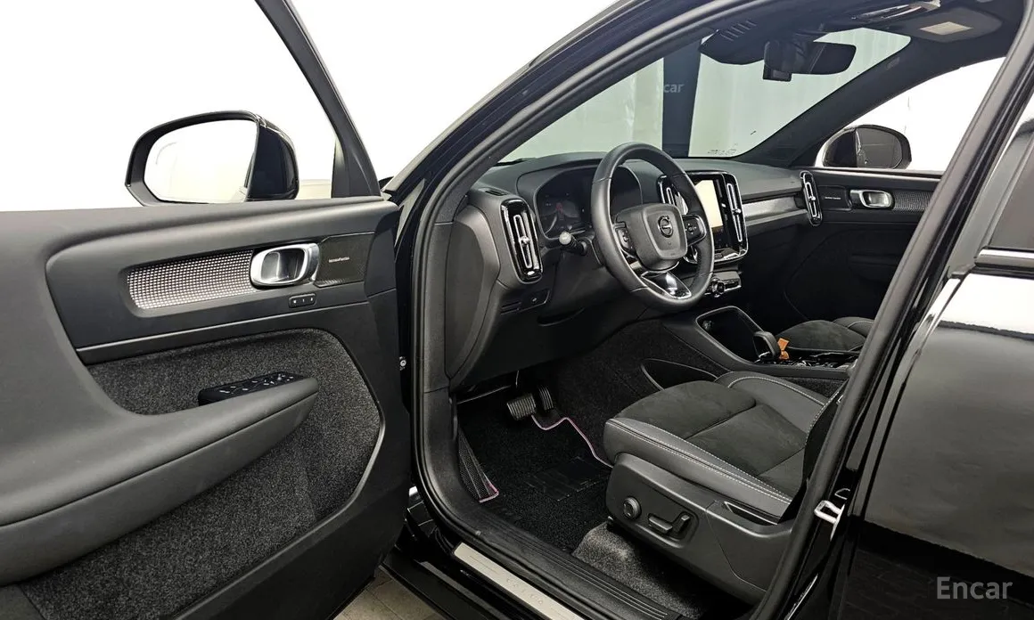 Volvo XC40, 2025 — фото 8 из 12