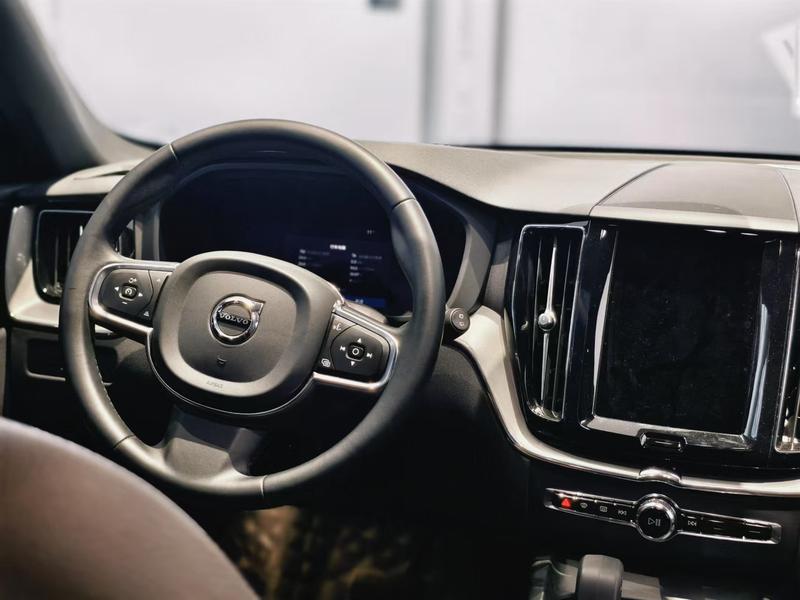 Volvo XC60, 2024 — фото 8 из 12