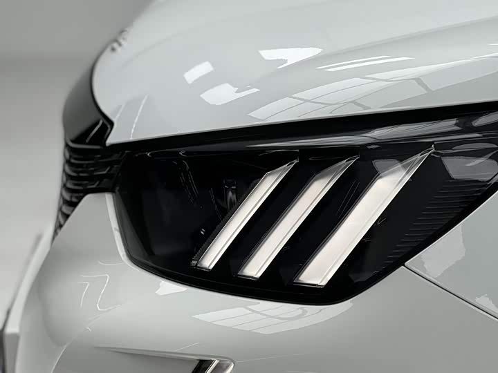 Peugeot 2008, 2023 — фото 5 из 9