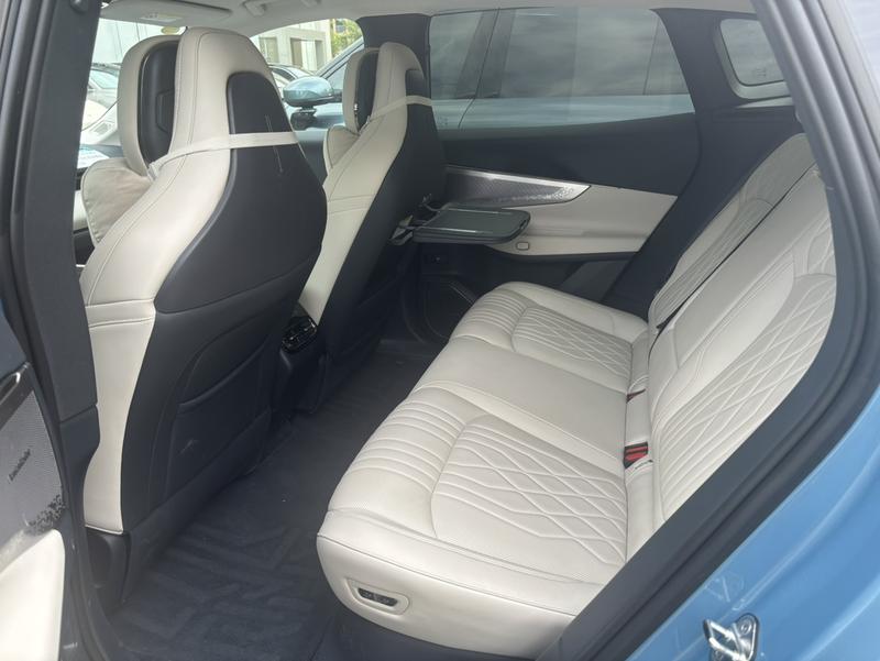 Lynk & Co 08 EM-P Hybrid, 2025 — фото 7 из 9