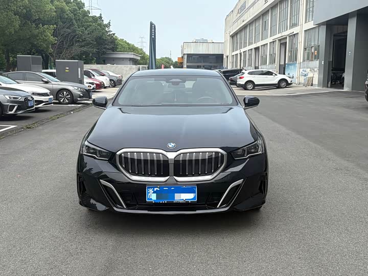 BMW 5 Series, 2025 — фото 2 из 9