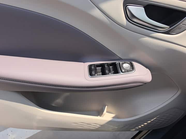MG Motor 4 EV, 2025 — фото 7 из 9