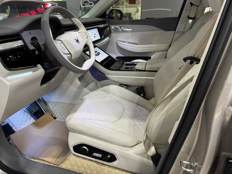 BAIC Arcfox Alpha T6, 2025 — фото 11 из 12