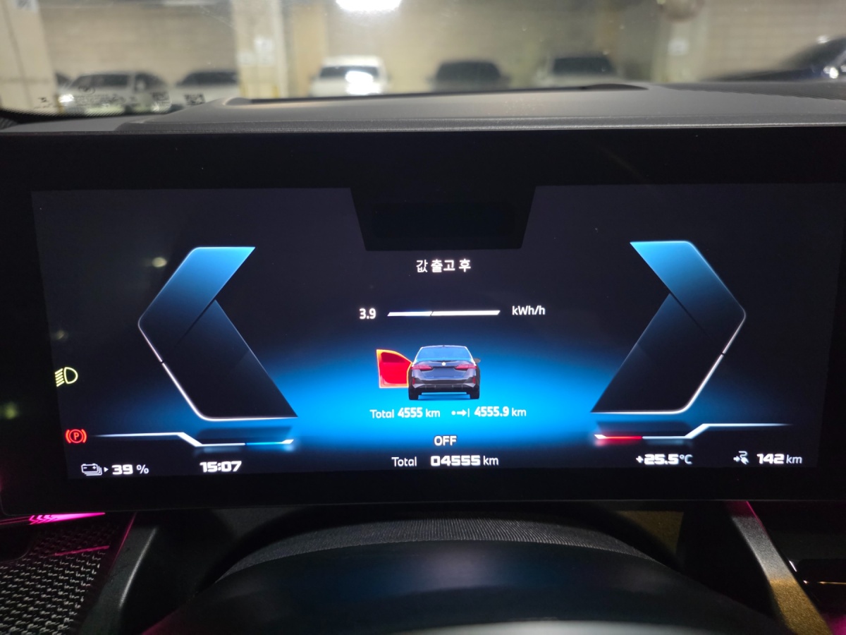 BMW i5, 2025 — фото 8 из 12