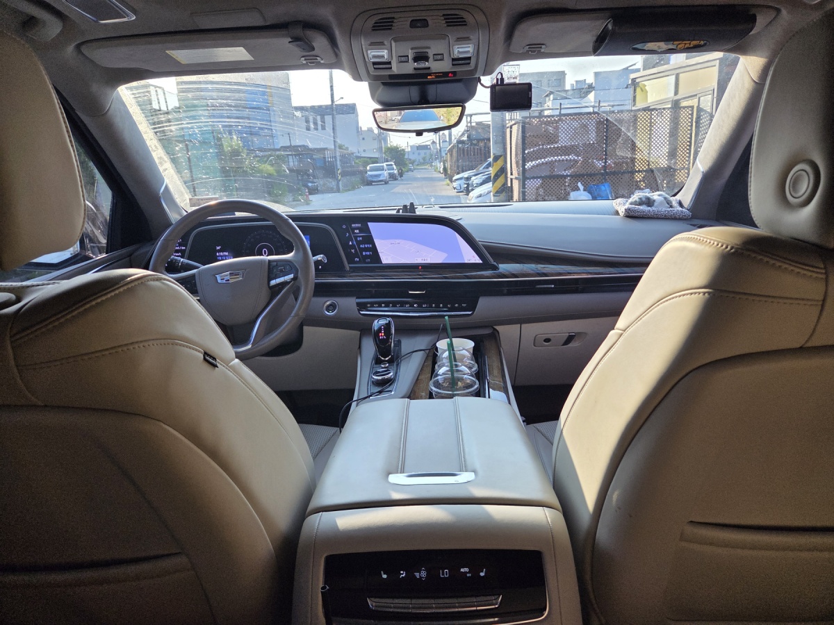 Cadillac Escalade, 2022 — фото 9 из 12