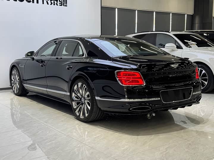 Bentley Flying Spur Hybrid, 2025 — фото 7 из 9