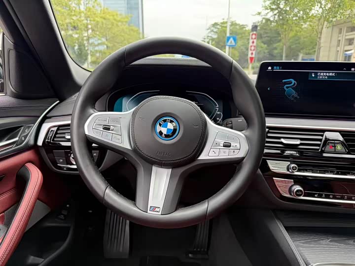BMW 5 Series Hybrid, 2022 — фото 8 из 9