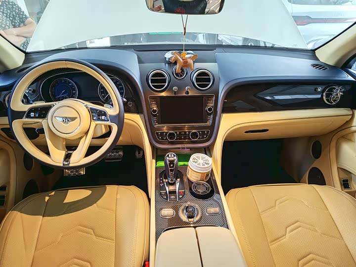 Bentley Bentayga Hybrid, 2022 — фото 4 из 9