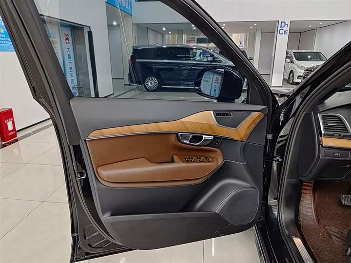 Volvo XC90, 2023 — фото 6 из 9