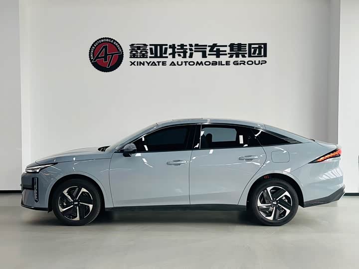 Geely Galaxy L6, 2025 — фото 4 из 9