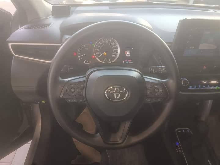 Toyota Corolla Cross, 2022 — фото 3 из 9