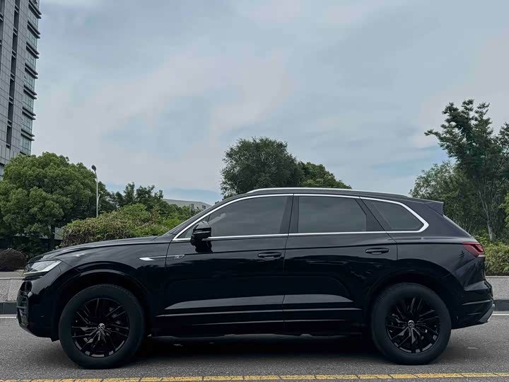 Volkswagen Touareg, 2022 — фото 3 из 9