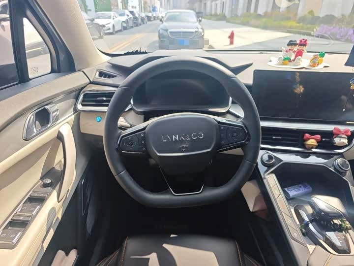 Lynk & Co 06 EM-P Hybrid, 2023 — фото 3 из 9