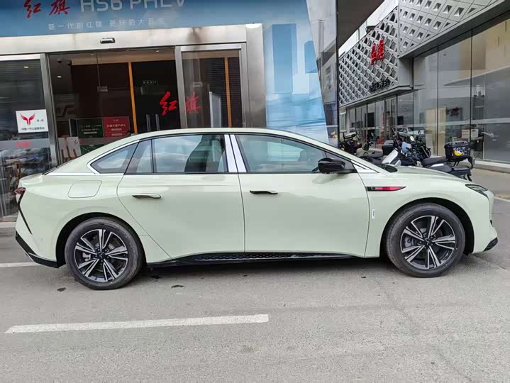 Hongqi EH7, 2025 — фото 7 из 9