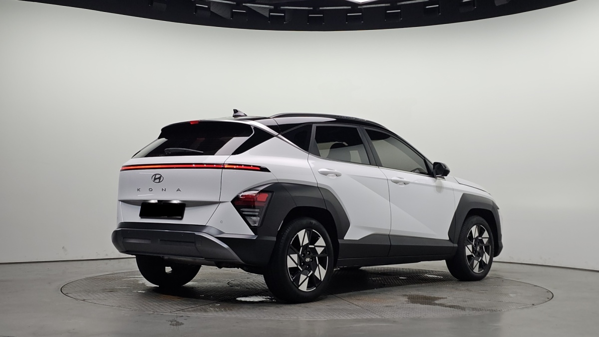 Hyundai Kona, 2023 — фото 2 из 12
