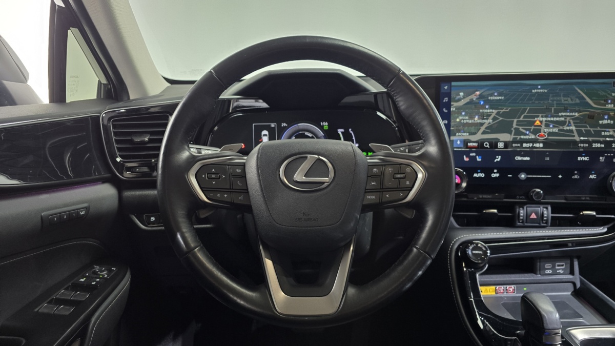 Lexus NX, 2022 — фото 11 из 12
