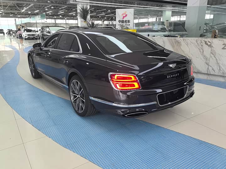 Bentley Flying Spur, 2022 — фото 3 из 9