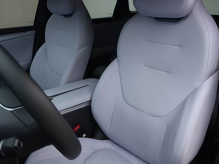 BAIC Arcfox Alpha T5, 2024 — фото 7 из 9