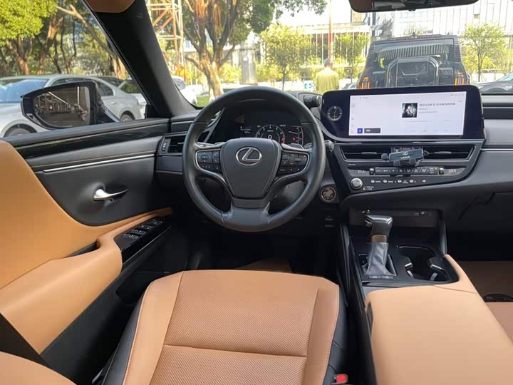 Lexus ES, 2022 — фото 7 из 9