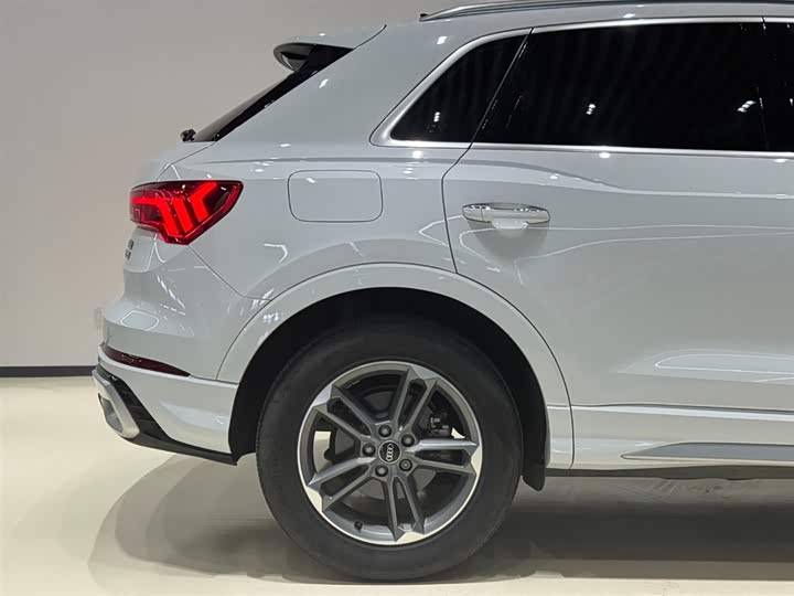 Audi Q3, 2023 — фото 7 из 9