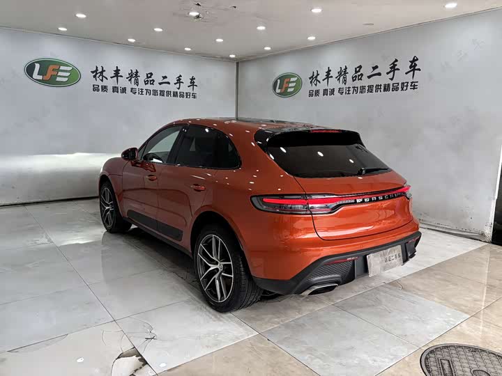 Porsche Macan, 2023 — фото 8 из 9