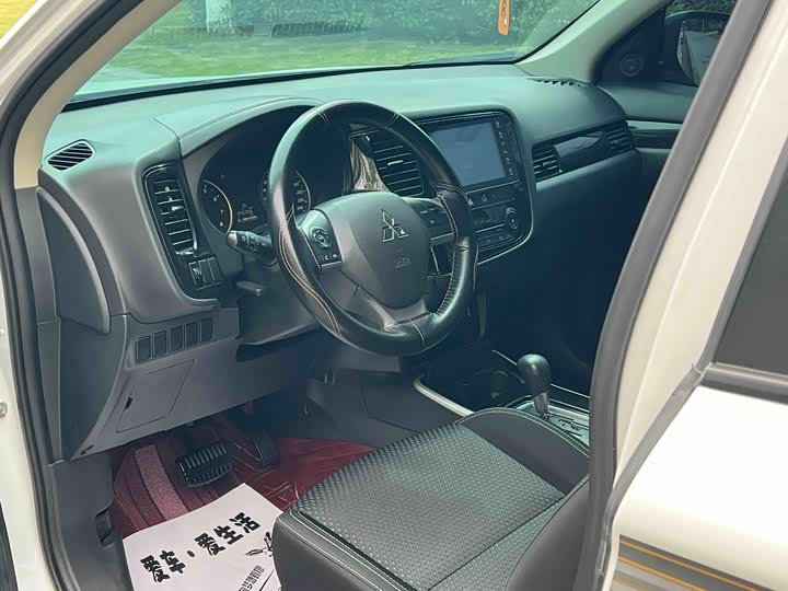 Mitsubishi Outlander, 2022 — фото 9 из 9